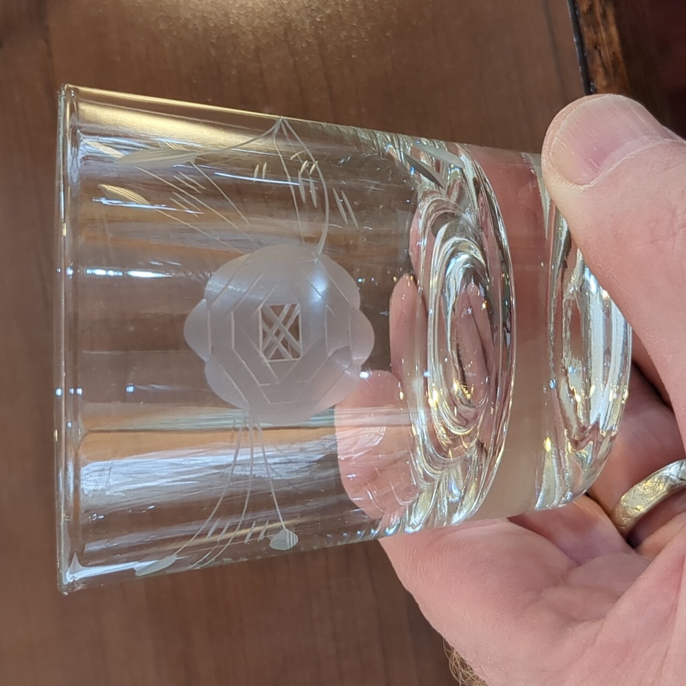 Etched Rose Pattern Rocks Glasses - Picture 3 of 9
